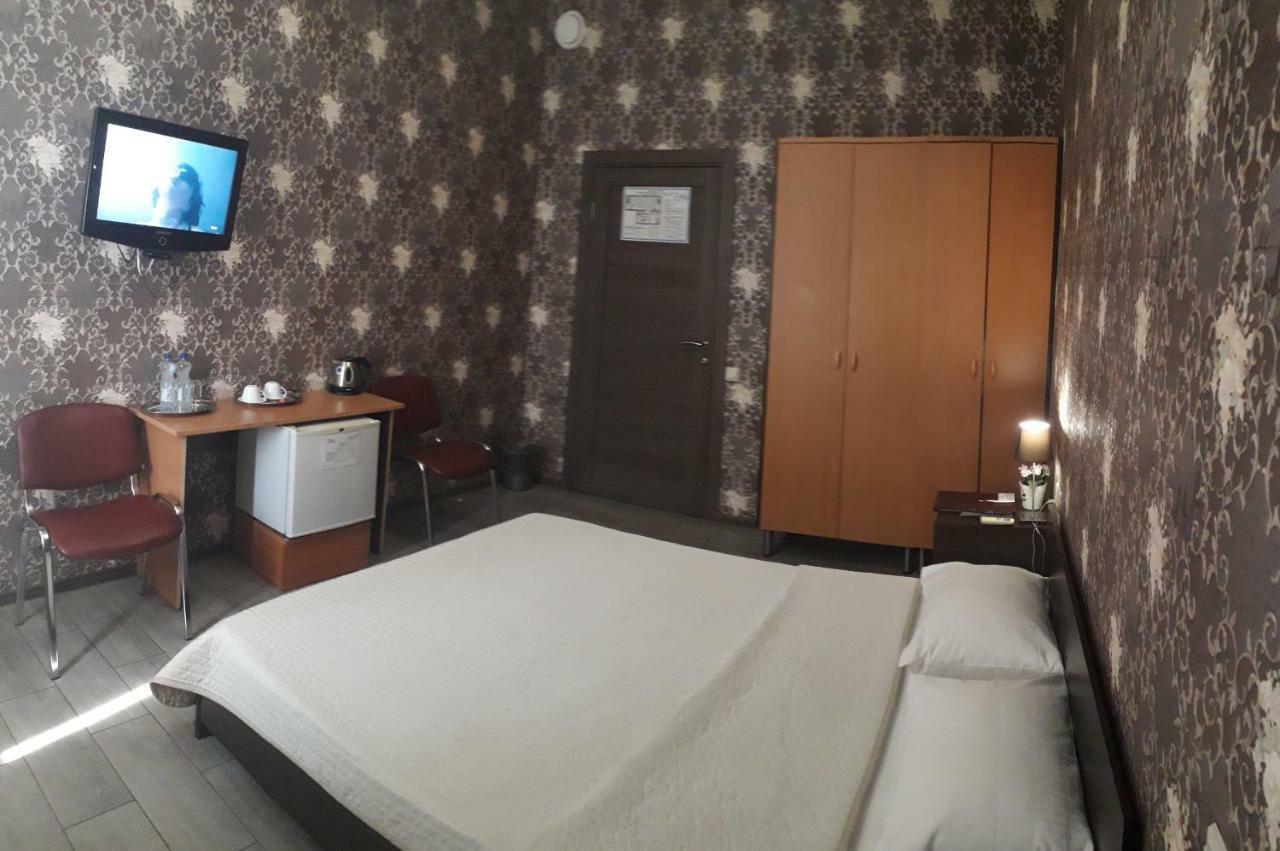 Penates Hostel Ekaterinburg Ngoại thất bức ảnh